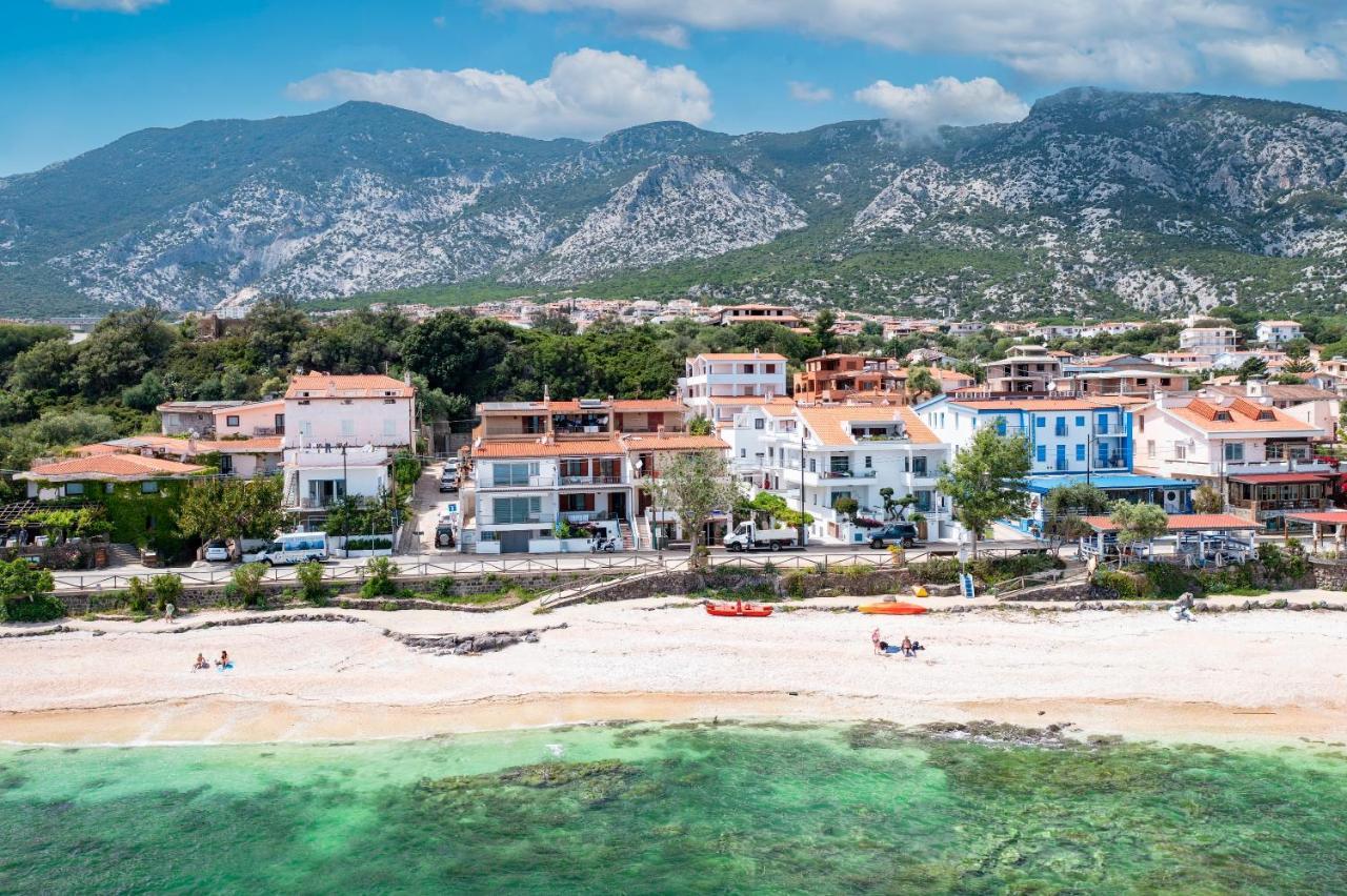 Casa Sulla Spiaggia Cala Gonone Eksteriør billede